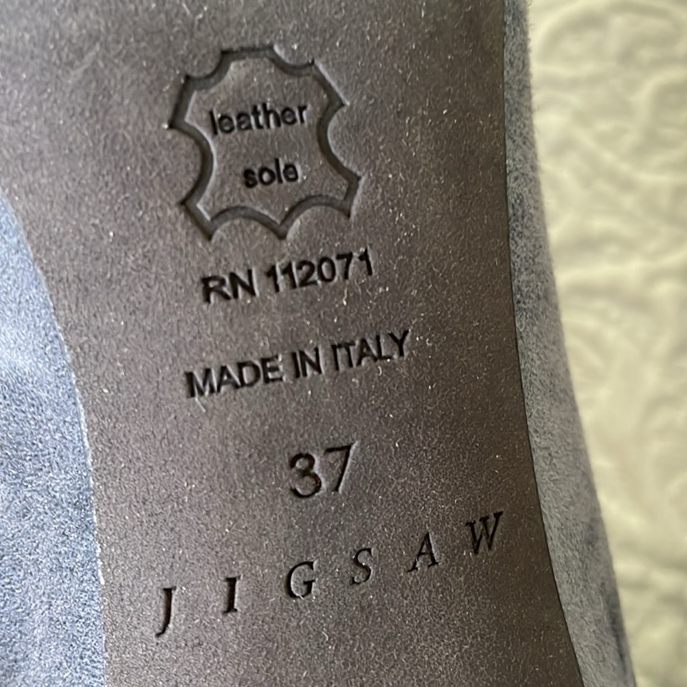 GREY SUEDE PUMPS MADE IN ITALY SIZE 7 EXCELLENT CONDITION! - Picture 4 of 7